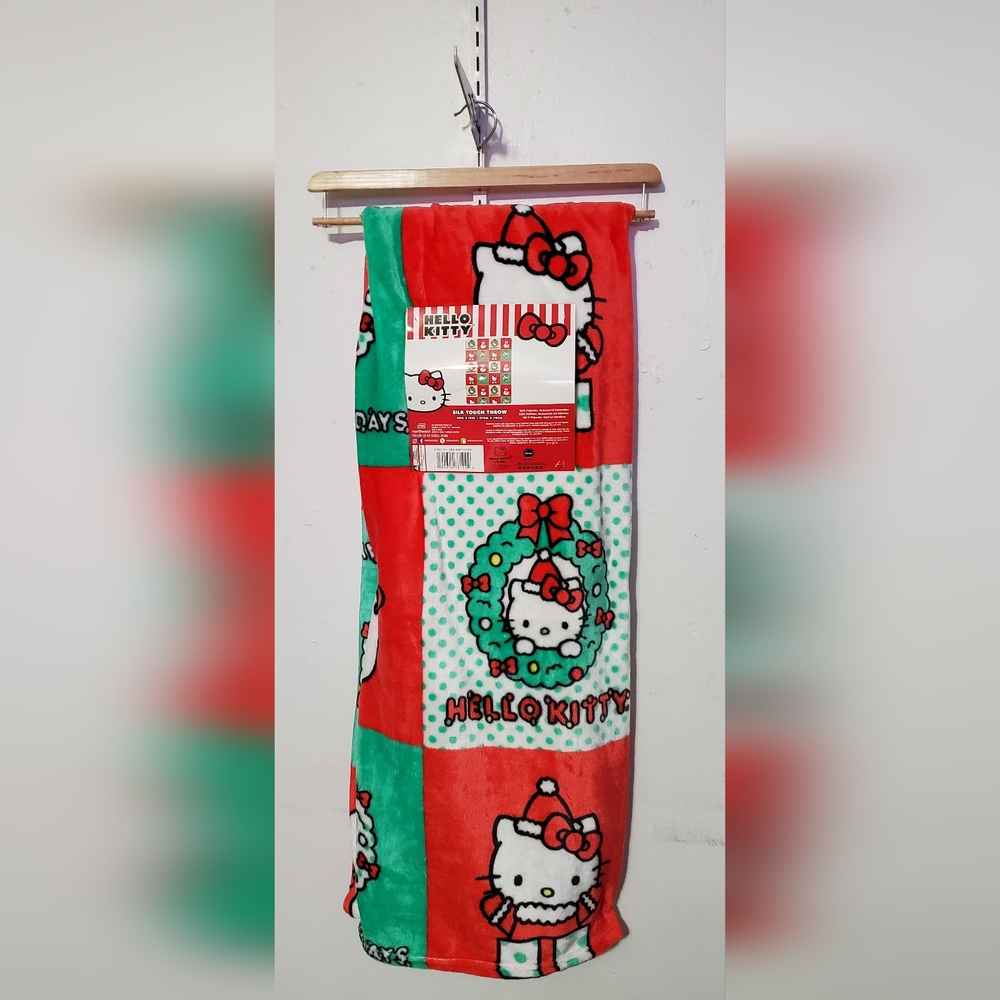 HELLO KITTY HOLIDAY HUGS Christmas Blanket Throw 70" X 50" New 100% Polyester